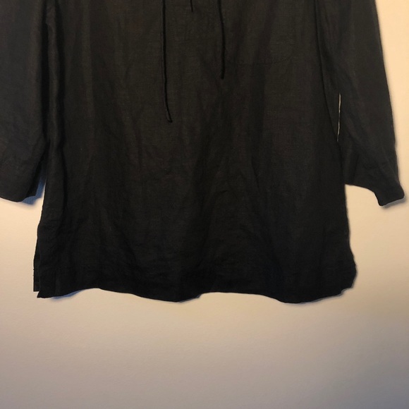 Lauren | Black linen blouse | Golden hardware | M - Picture 3 of 5